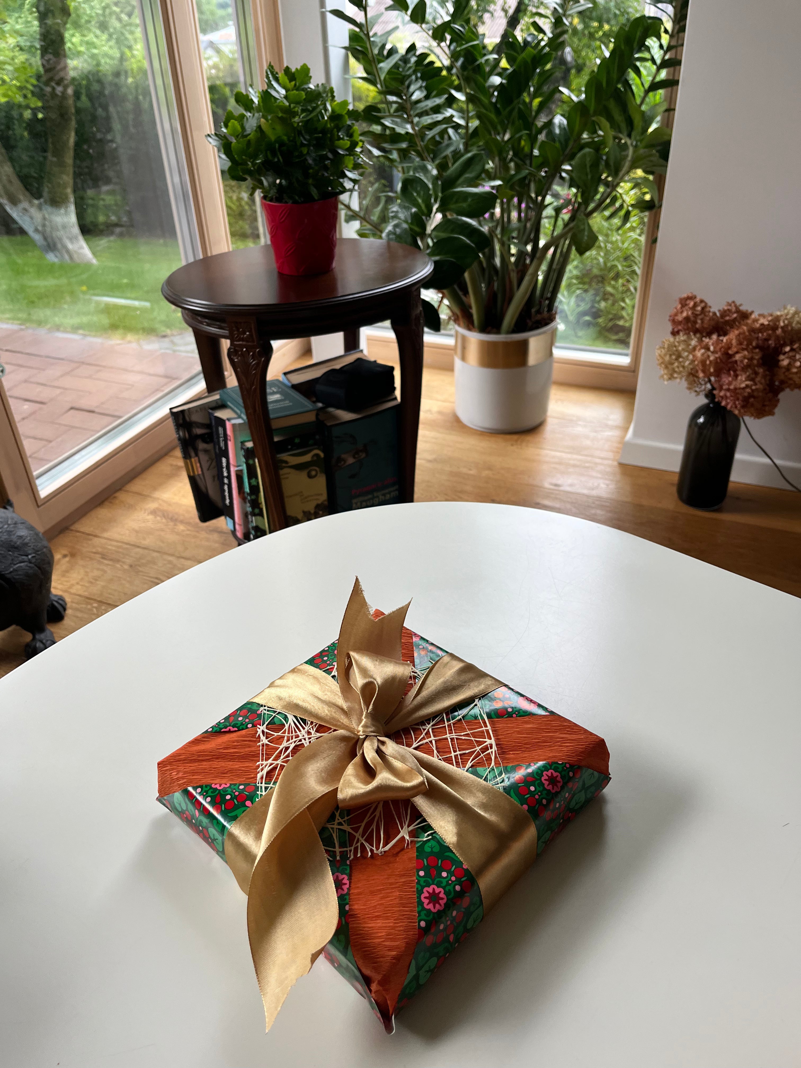 READY-TO-GIFT PACKAGING